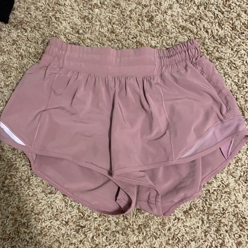 Lululemon Hotty Hot shorts 2.5 size 4